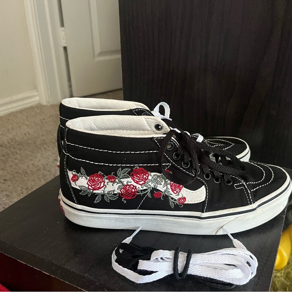Rose Vine floral Vans 🥀 - Picture 2 of 10